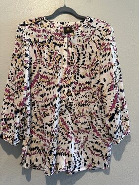 JM Collection White Blouse with Black, Pink & Gold  Print. PTP 21”. Length 27”